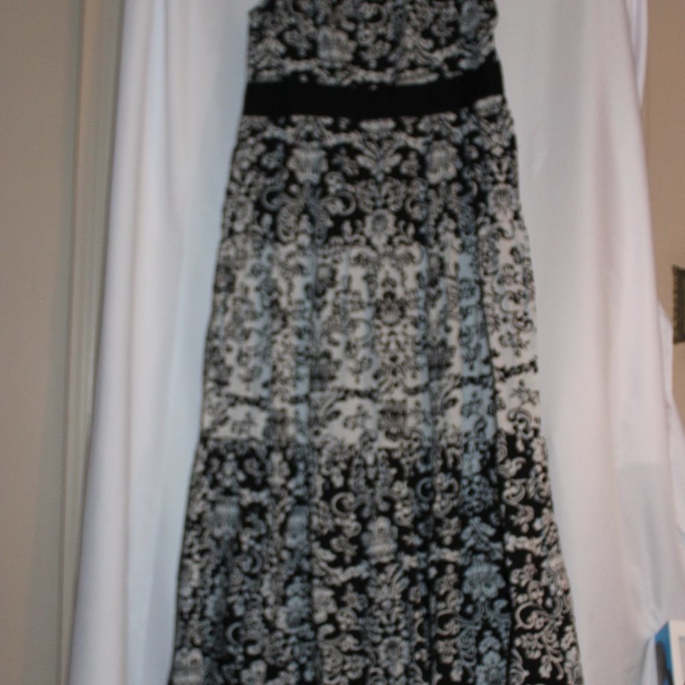 Dress - Picture 2 of 2